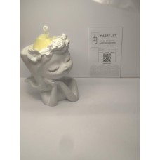 СОЕВА СВЕЩ В ГИПСОКЕРАМИКА-МОМИЧЕ