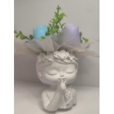 Цветя от глицеринов сапун в гипсокерамична кашпа.