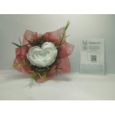 Цвете от глицеринов сапун в гипсокерамична кашпа.